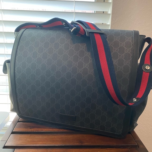 GUCCI GG SUPREME Black Diaper Bag - Picture 9 of 11